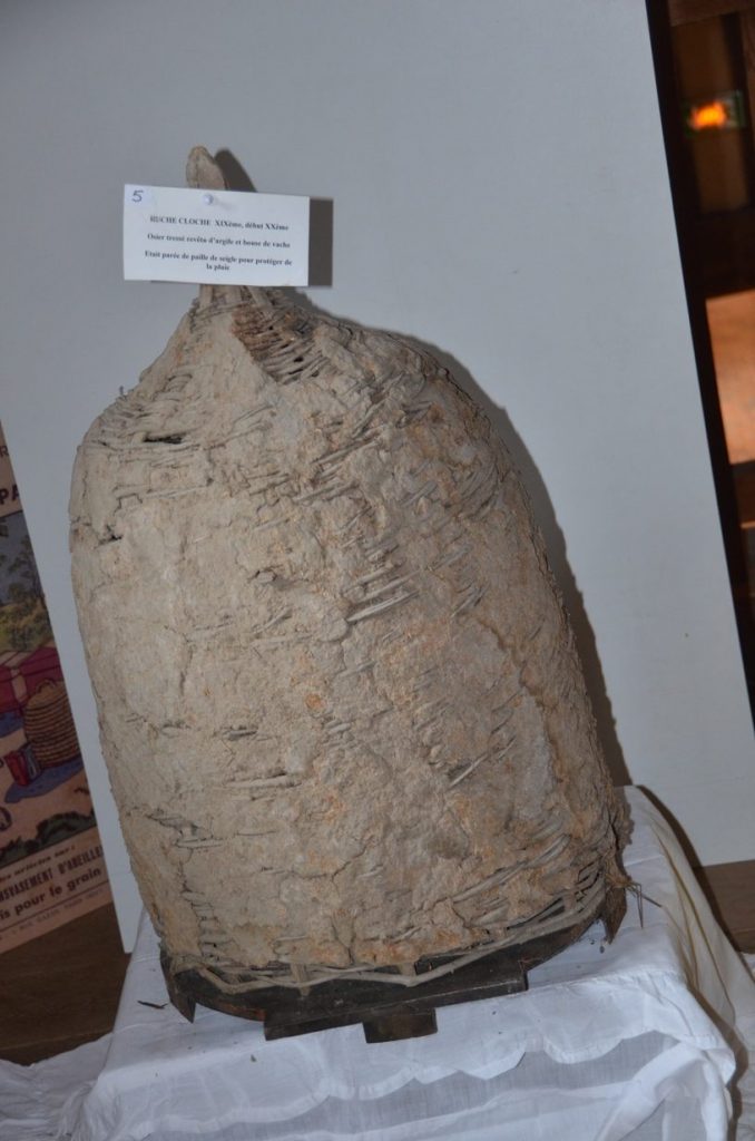 Ruche cloche en osier